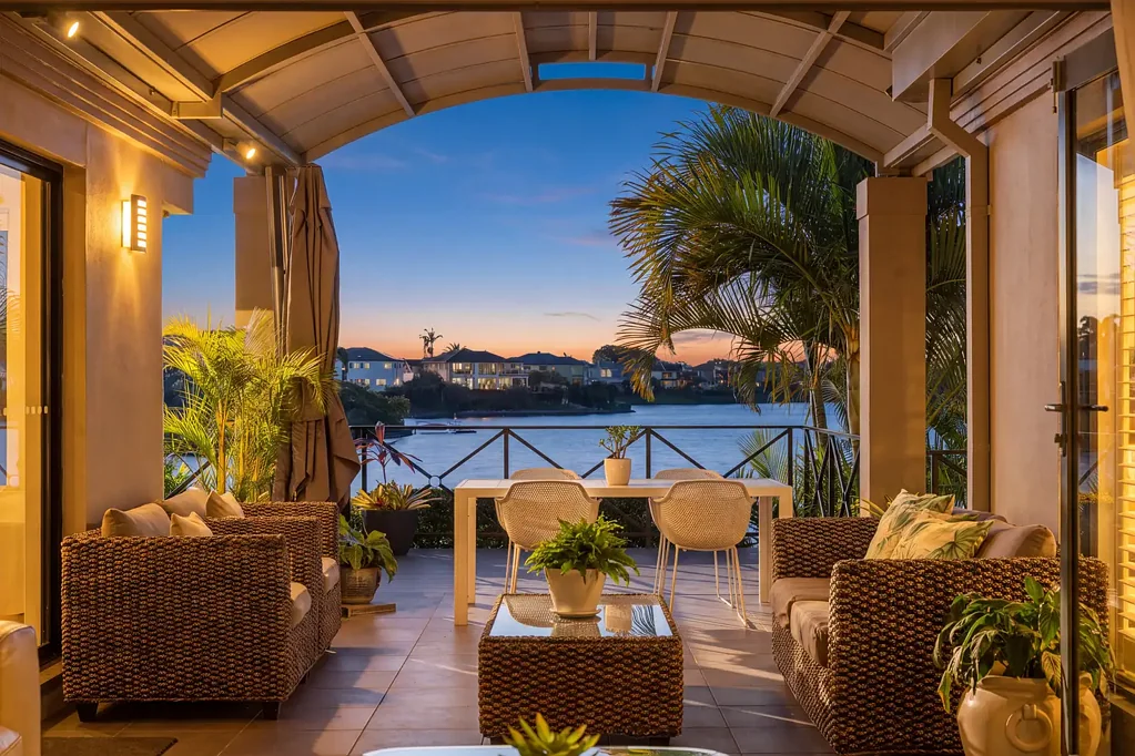 Burleigh Waters 4Moenga Expansive Single-Level Living with Wide-Water Views