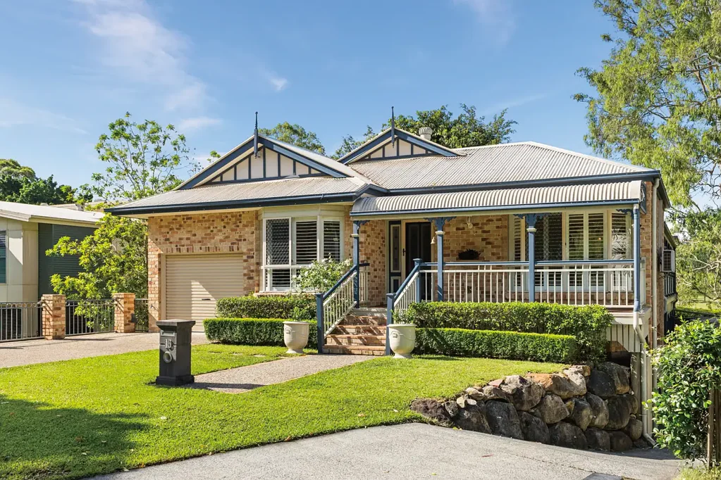 Kenmore 5chambre Expansive Family Living Backing onto Kingfisher Park