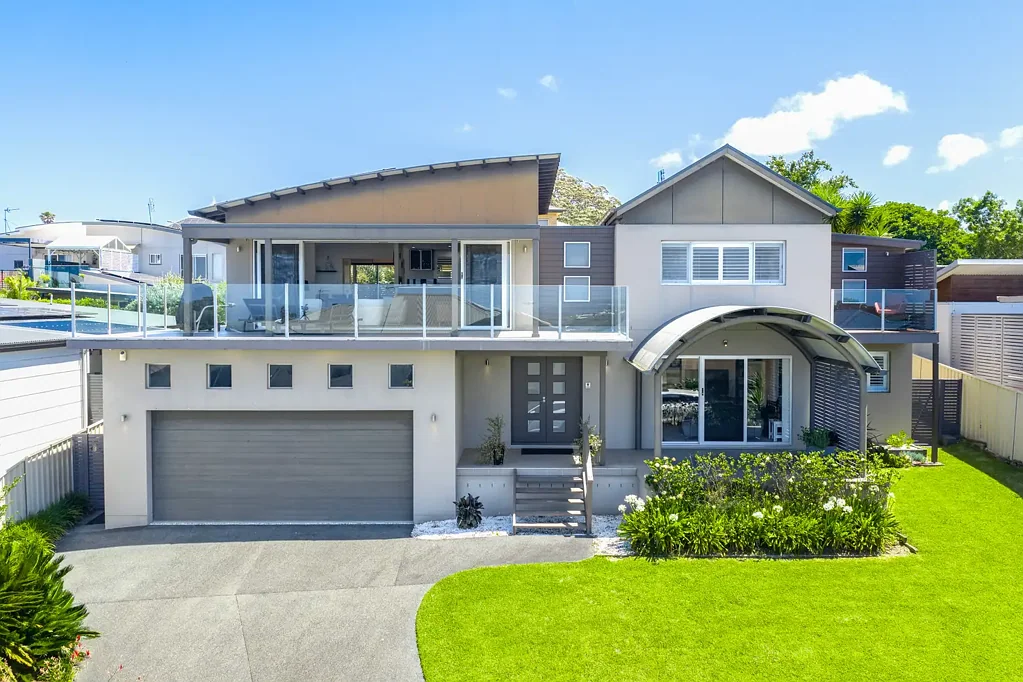 Kiama 4Zimmer Elevated Living with Lift Access, Space and Coastal Outlooks
