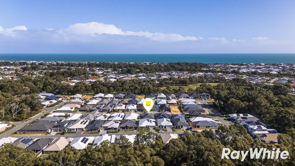 14 Newmarket Road, Meadow Springs, WA 6210