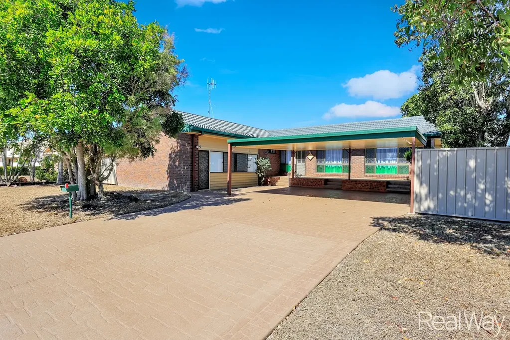 Avenell Heights 4Kwarto A Fresh Start - Updated, Spacious & Move-In Ready in a Top Spot!