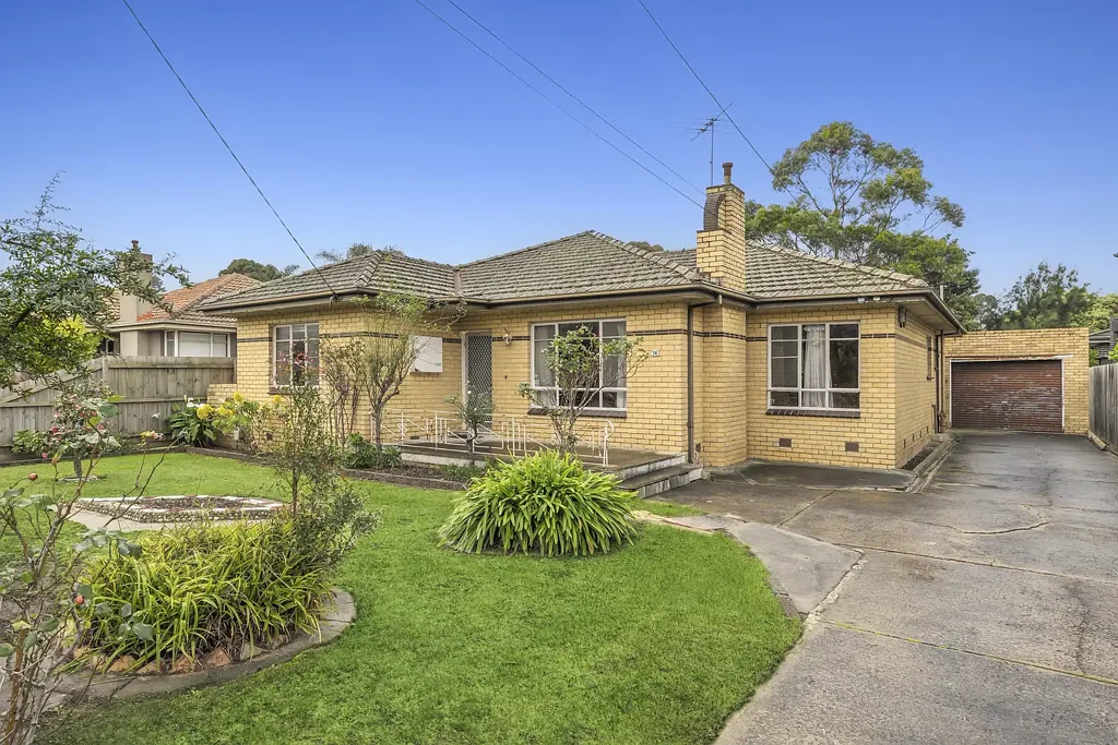 Oakleigh East 4房 Oakleigh东黄金地段 700sqm阔绰地块 四卧优宅 紧邻Monash大学 医疗中心 优质学府 交通便捷 设施齐全 潜力无限 Family Space, Endless Potential on Approximately 700sqm