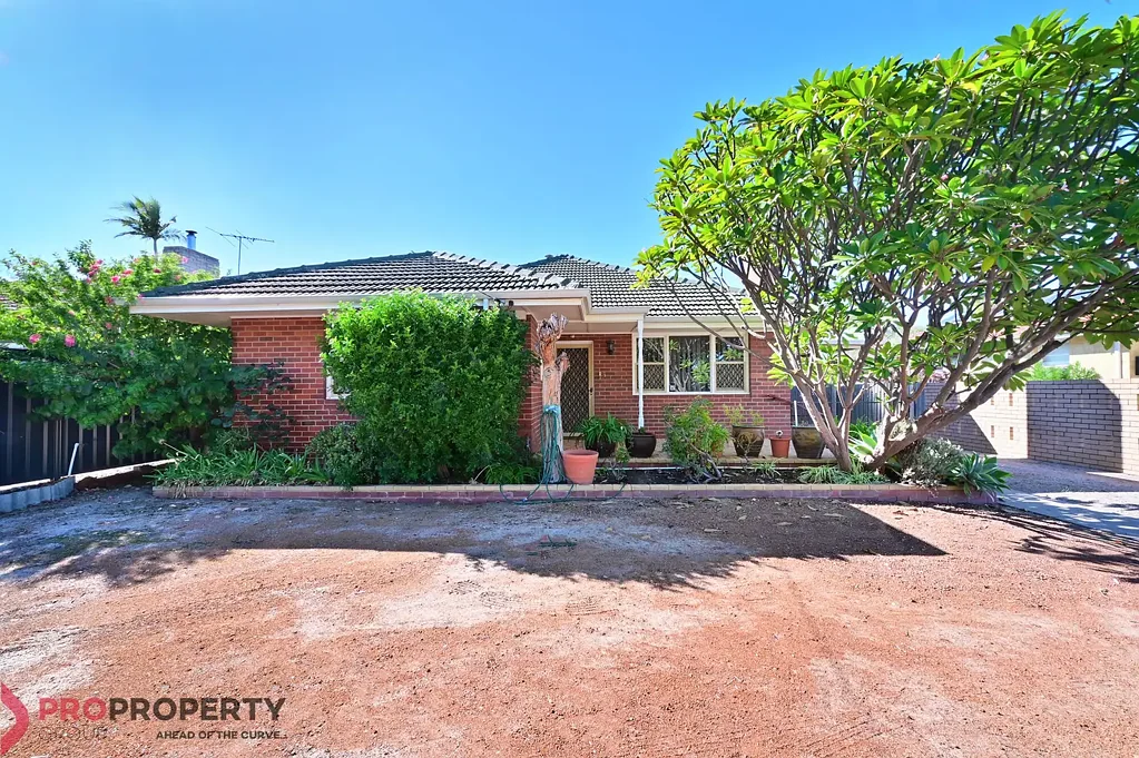 Cloverdale 4Kwarto Now UNDER OFFER is this 'ONE OWNER CLASSIC'