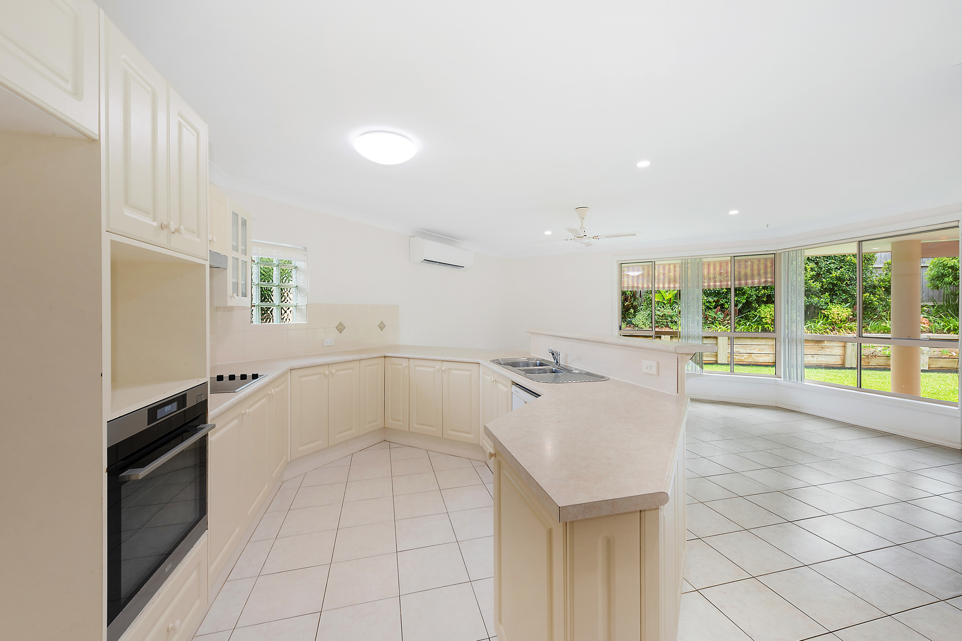 28 CRESTWOOD DR, PORT MACQUARIE NSW 2444, 0房, 0浴, House