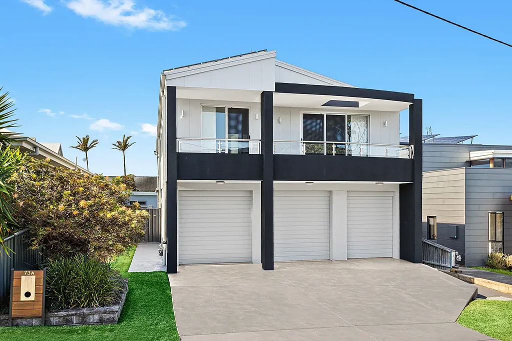 Woonona 5部屋 Dual Living or Convert to a Five-Bedroom Home