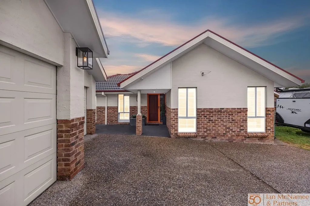 Queanbeyan 5غرفة نوم Stylish Five-Bedroom Family Home in a Private Cul-de-Sac