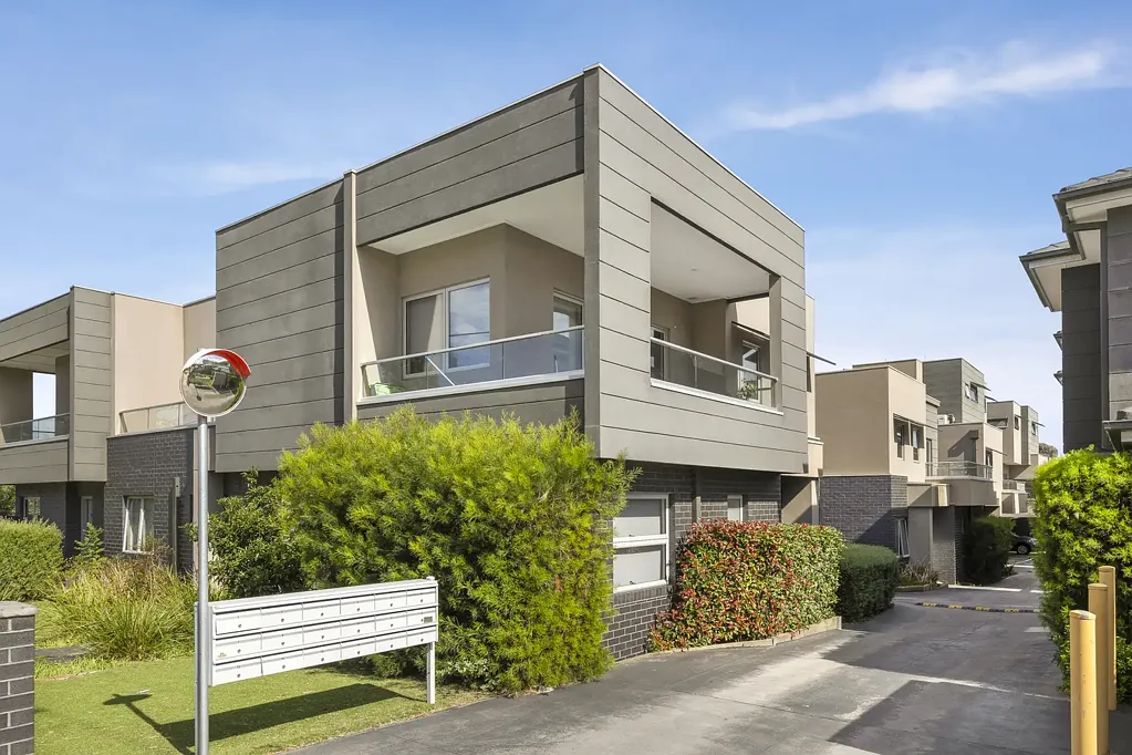 Oak Park 2 Bedroom Contemporary Living in Oak Park