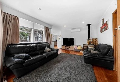 Contemporary Comfort in Red Hill – Perfect Fam...