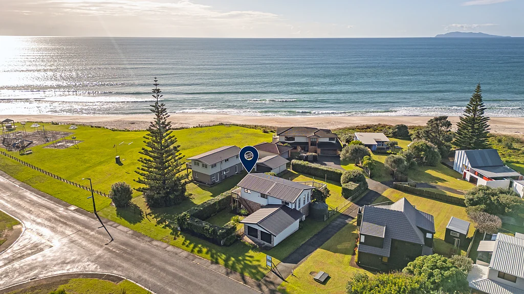 Whiritoa 4chambre Elevated beachside living