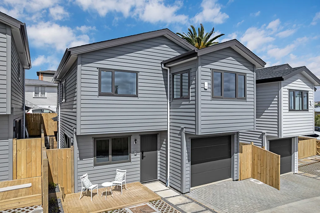 Mount Roskill 4침실 Designed for Families, Built for the Future