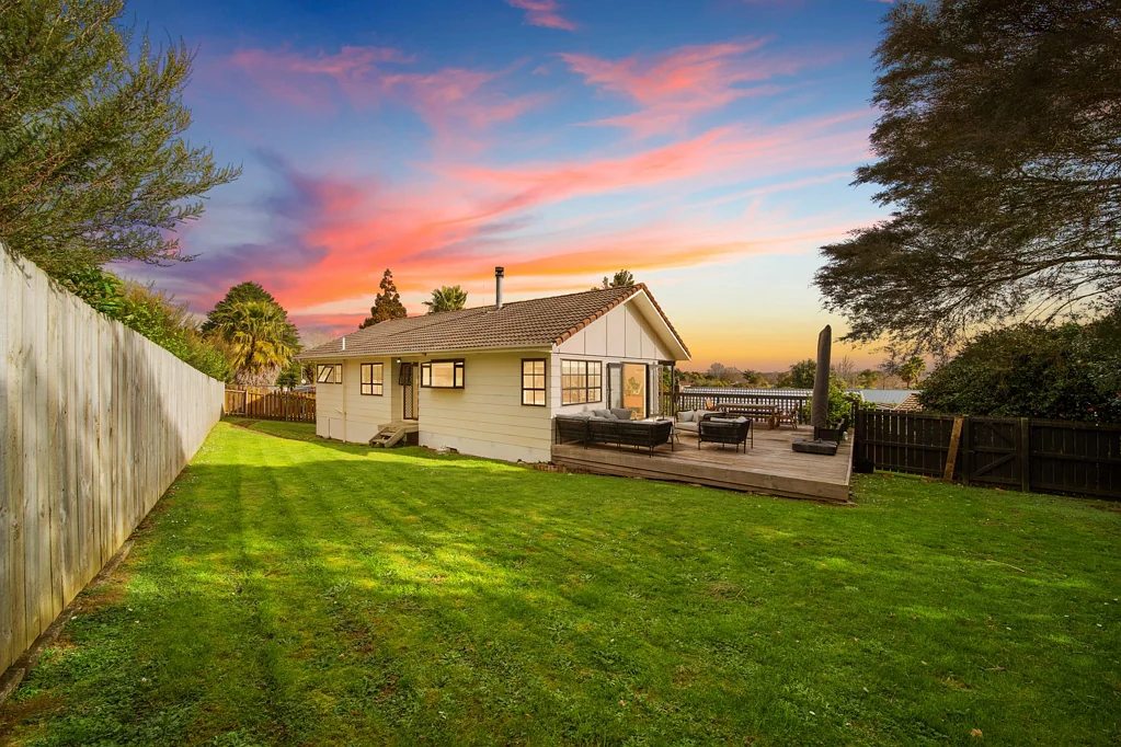 6 Crestlands Place, Papakura, Auckland