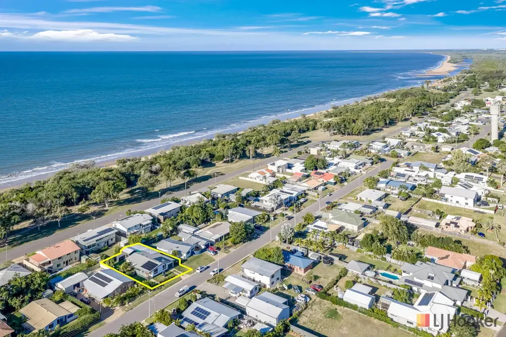 Moore Park Beach 3 Bedroom COASTAL LIVING ONE STREET FROM THE OCEAN WITH HUGE ENTERTAINMENT AREA