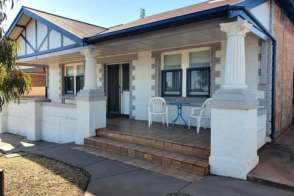 Whyalla 5ห้องนอน GREAT CORNER LOCATION !