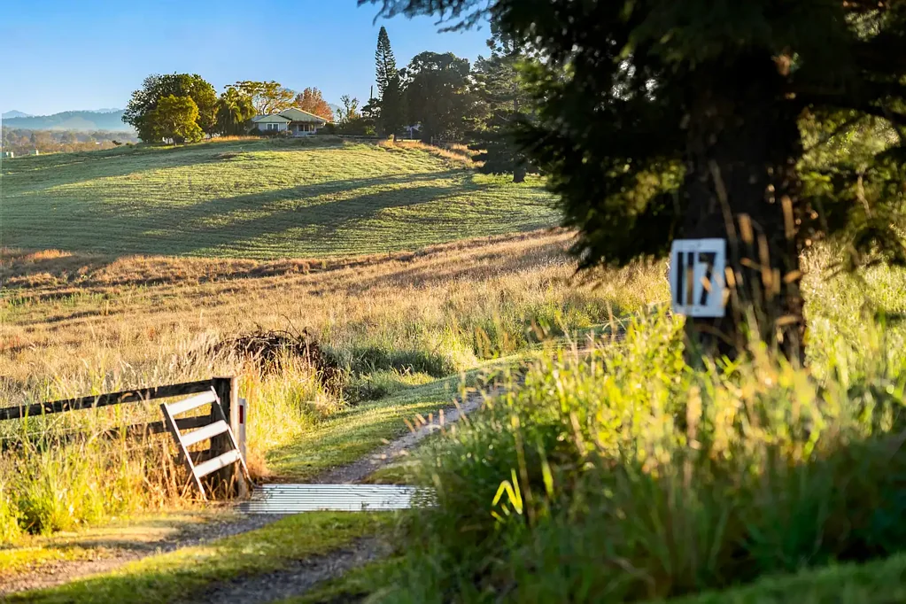 Macksville 6બેડરૂમ Generational Farm with Dual Homes & Subdivision Potential