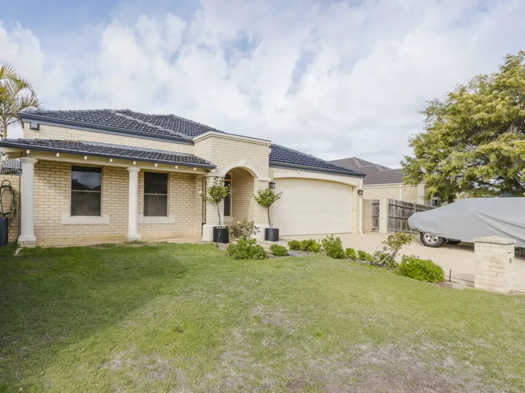 Mindarie 4कमरा GREAT BONES ON THIS IMPRESSIVE FAMILY HOME
