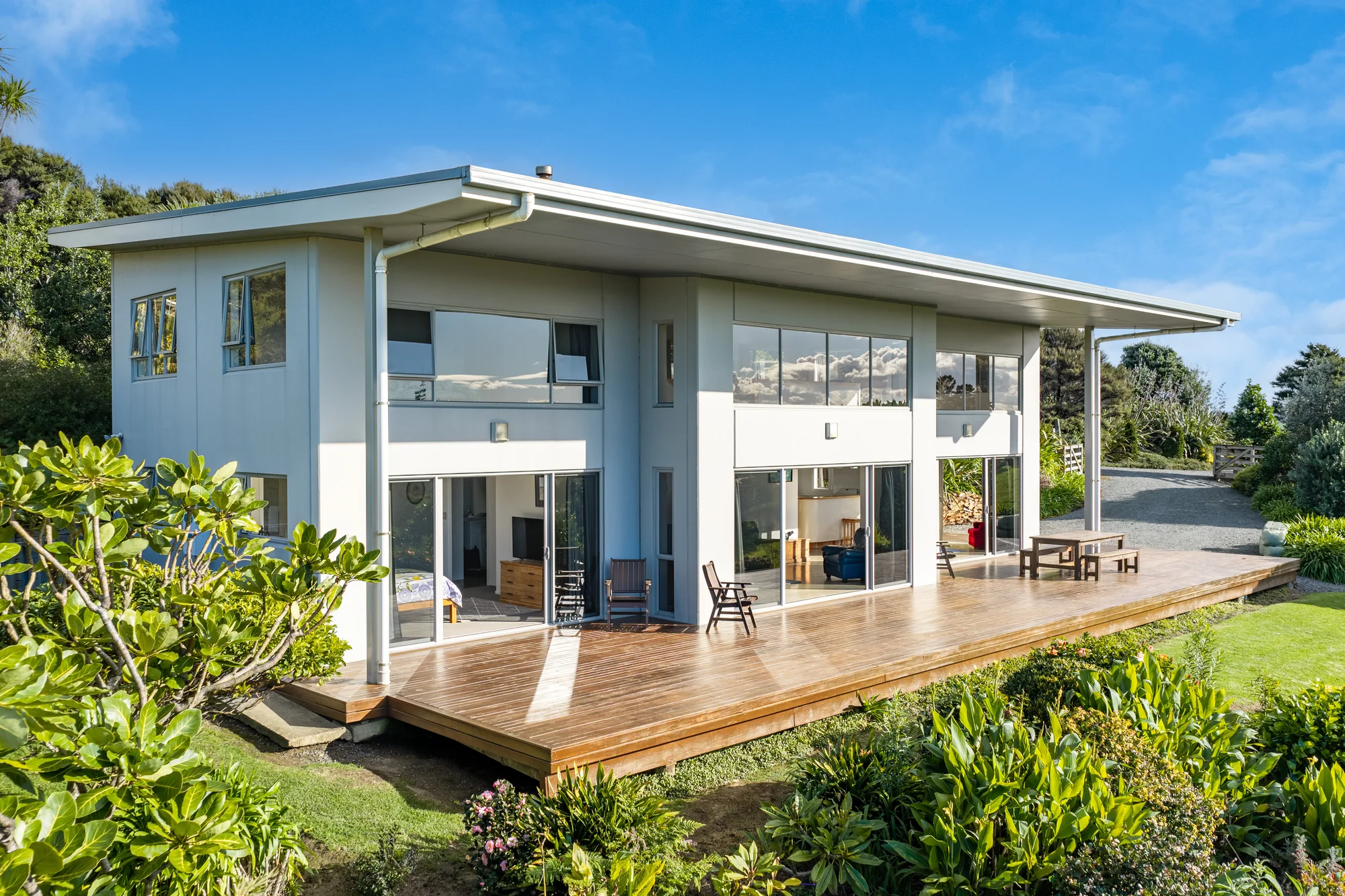 Waipu 3Phòng ngủ Set in Concrete, Framed by the Sea