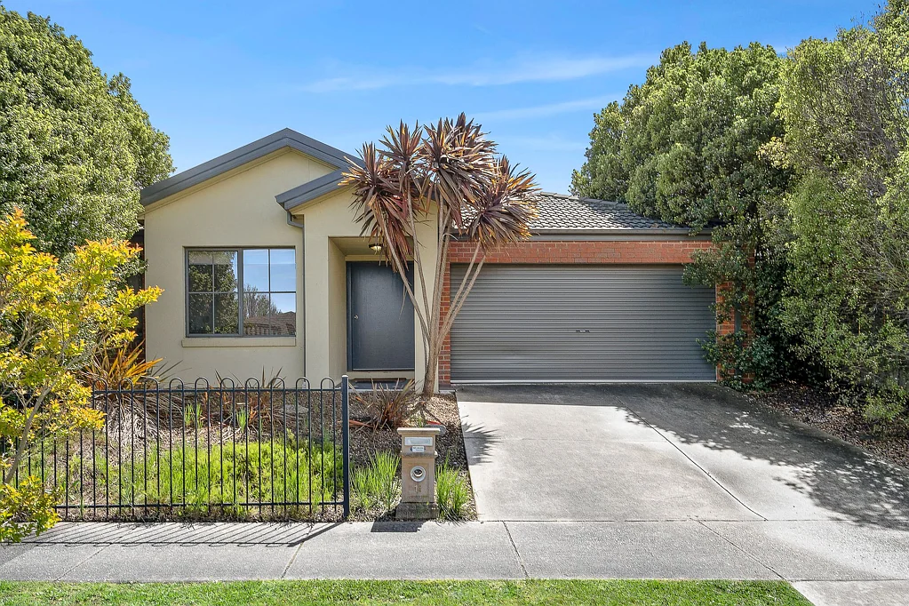 11 Thwaites Close, Highton, VIC 3216