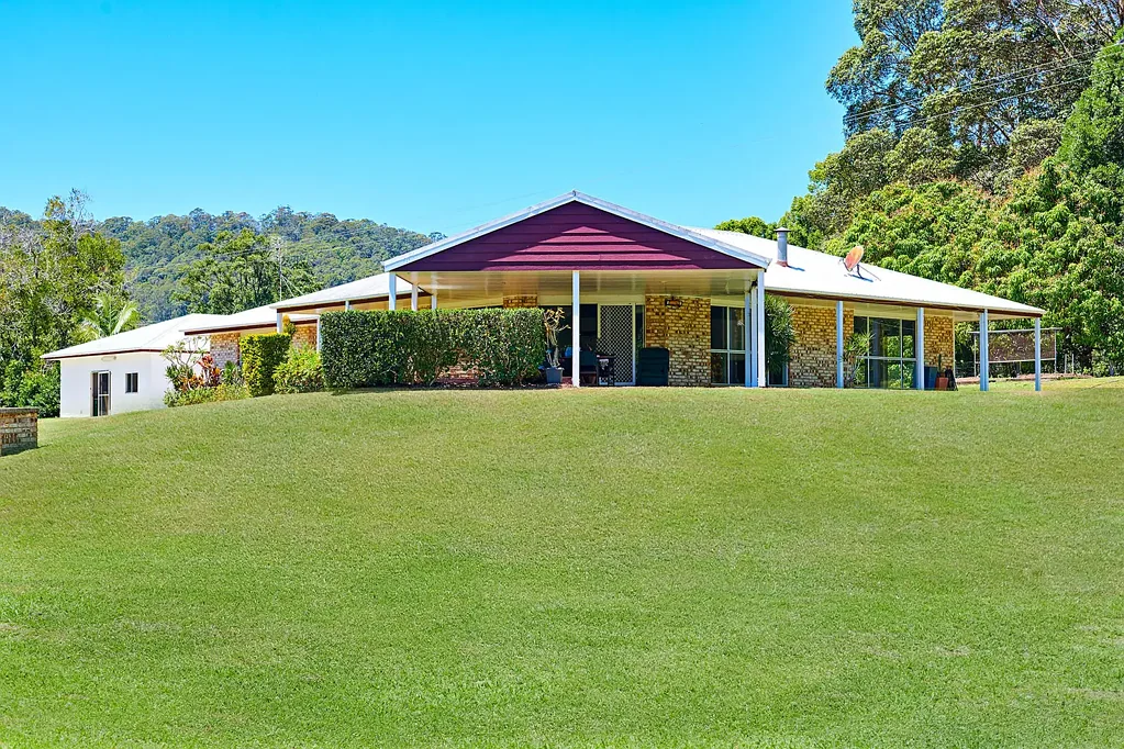Burringbar 5 Bedroom 5 Acres of Tranquility with Creek, Spacious Home & Horse-Friendly Charm!
