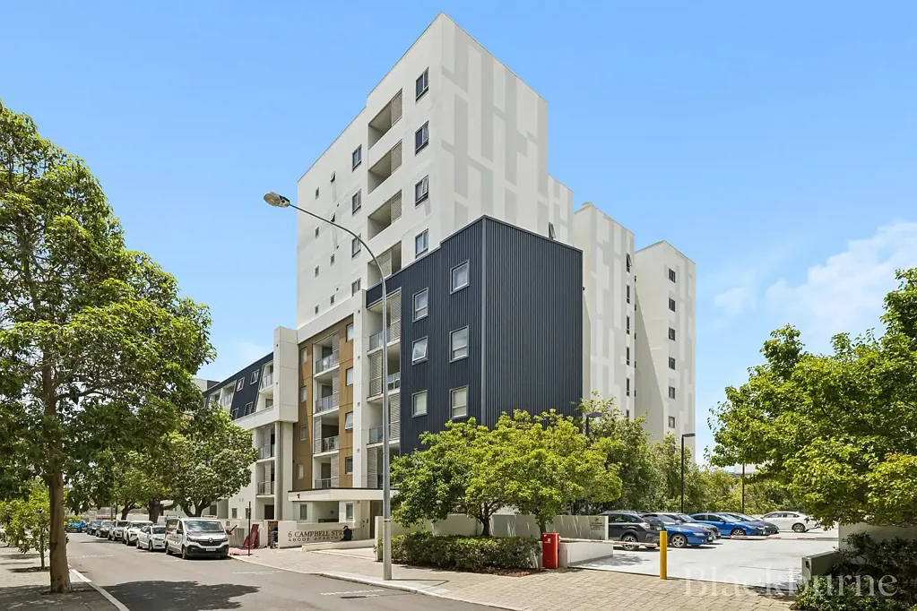 AIR CON, SECURE PARKING & PRIVATE BALCONY