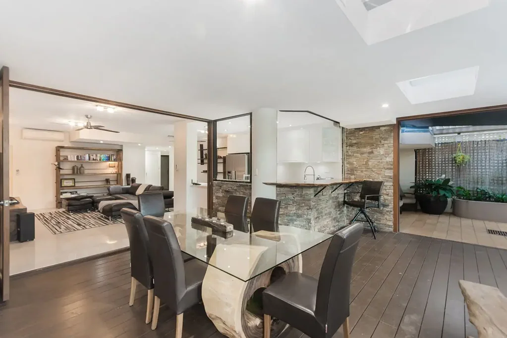 Luxury Beachfront 3-Bedroom Apartment with Direct Pool Access Experience - Short Term 3 - 6 Months
