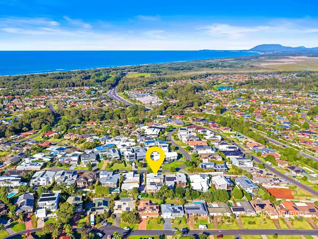 Port Macquarie 3房  Torrens Title Lighthouse Beach Haven with Elevated Views & Versatile Design