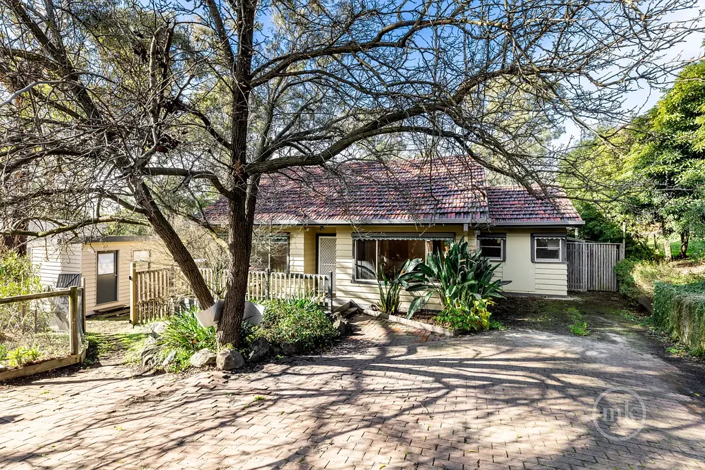 Greensborough 3 Bedroom Love The Location. Explore The Opportunity!