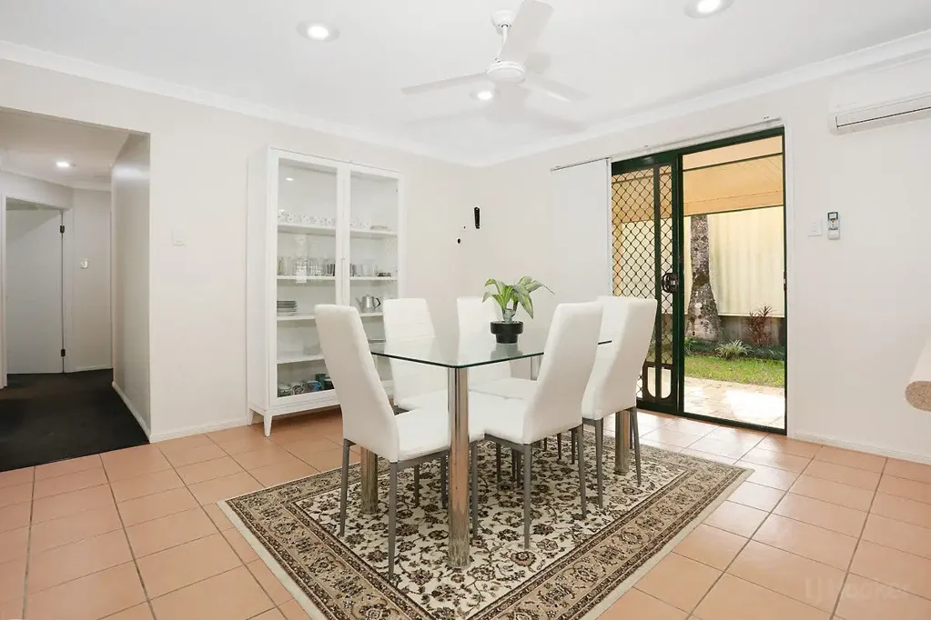 Coombabah 4कमरा Neat and tidy Freestanding home
