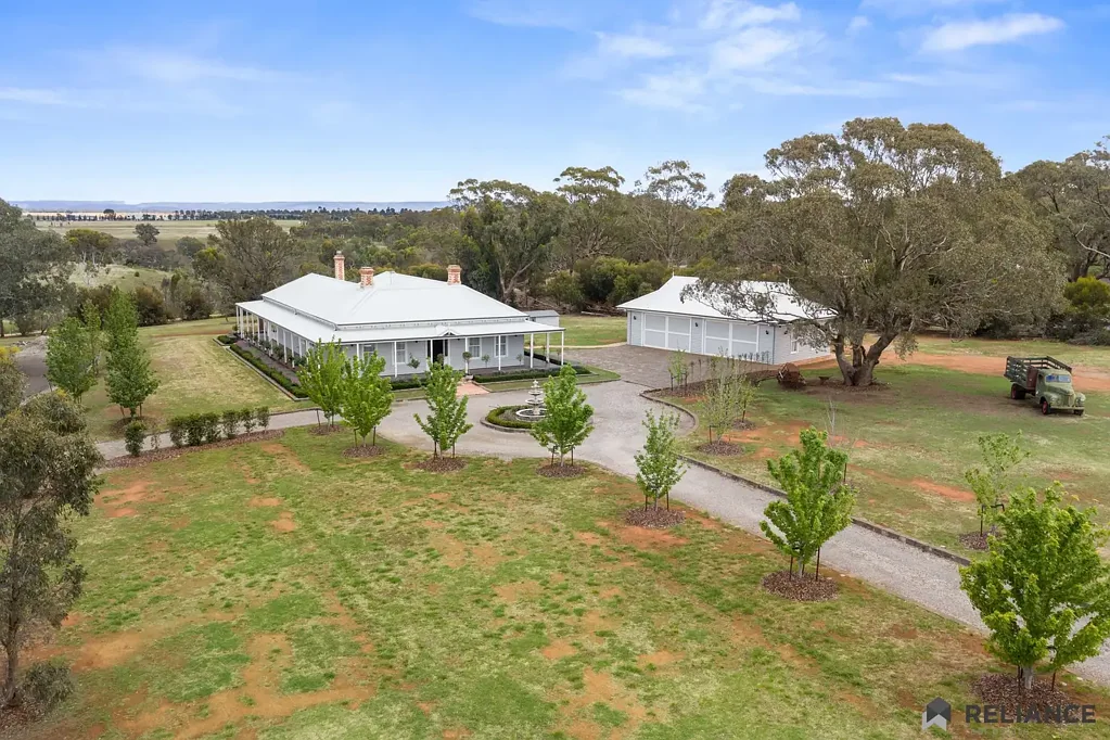 Strathtulloh 5ਬੈੱਡਰੂਮ Victorian Elegance Meets Modern Luxury on 4 Acres