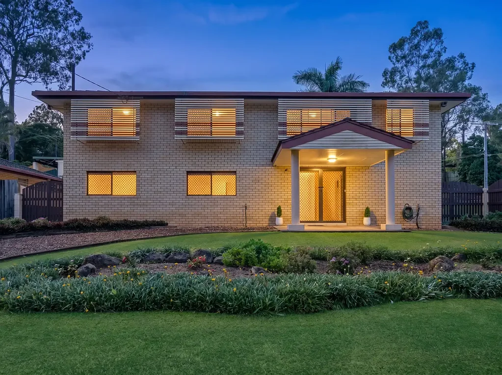 Ferny Hills 3Habitaciones A Rare Family Sanctuary with Space, Lifestyle and Endless Possibilities