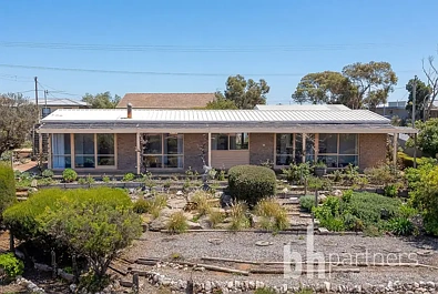 Mannum 4Moenga 1st home, Retirement or Investment - Superb Views & Location