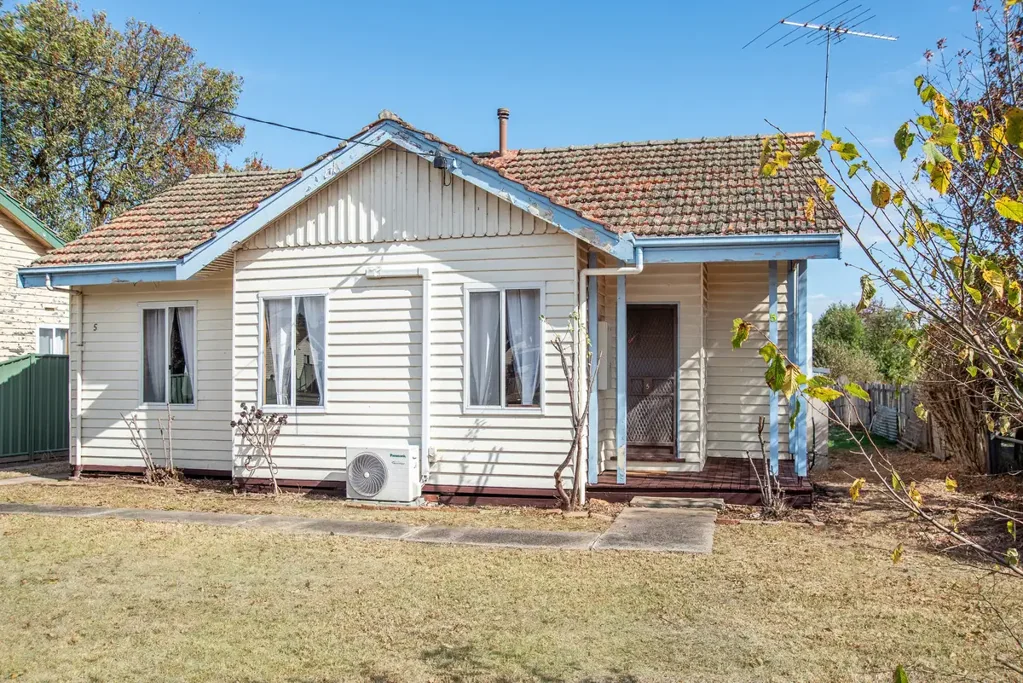 5 Kokoda Avenue, Hamilton, VIC 3300