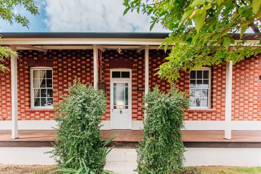 York 3房  Polished Jarrah Floors and High Timber Ceilings