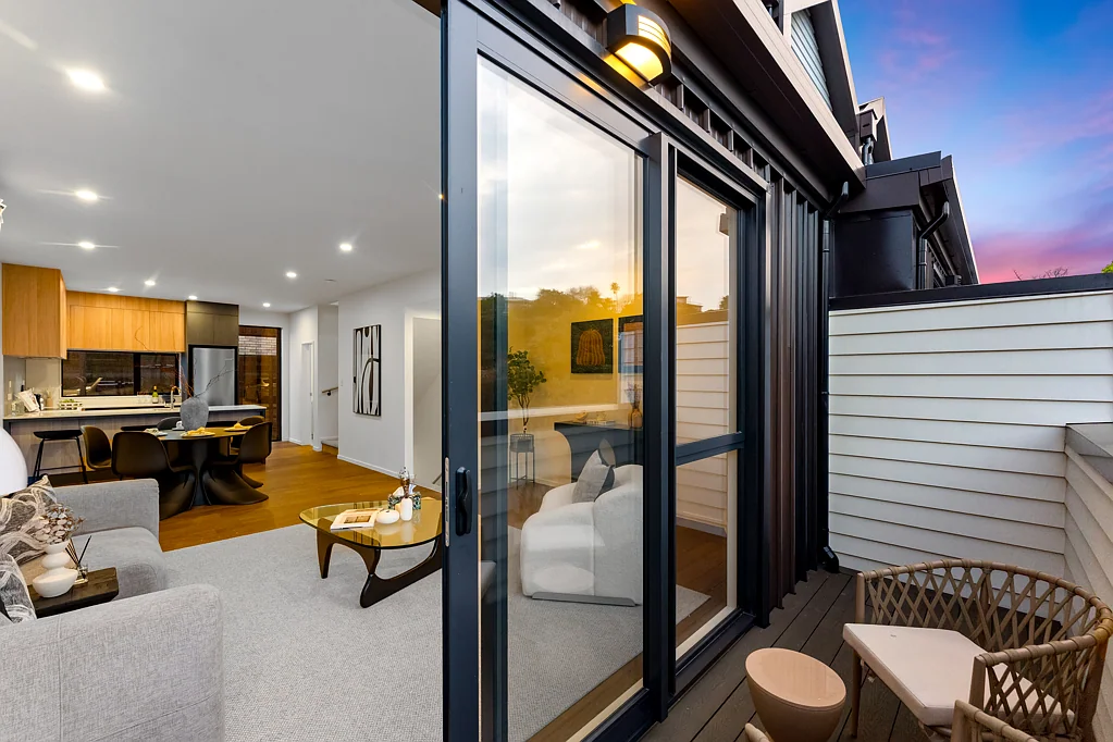 Meadowbank 3Phòng ngủ Brand New:Freehold Townhouse with Garage