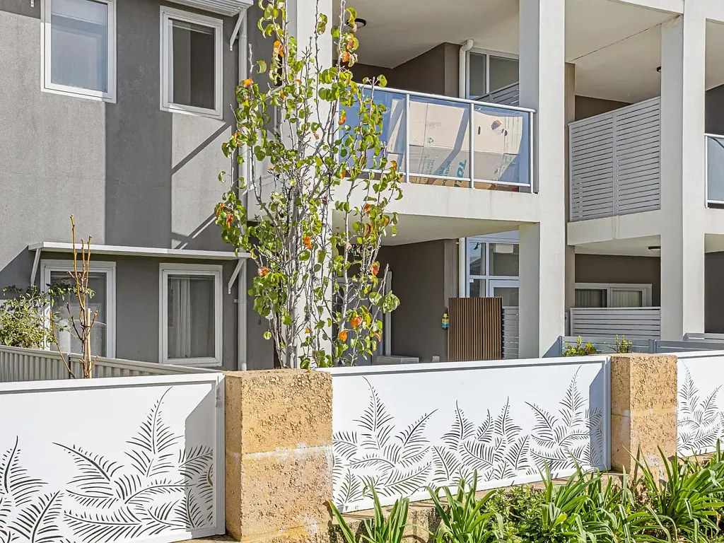Atwell 2chambre Ground Floor Living with Two Courtyards, Alfresco & Two Car Bays