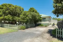 19 Lorna Doone Drive, Coronet Bay