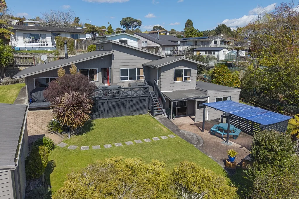 Welcome Bay 4 Bedroom More Space, Options & a Reserve at Your Back Door