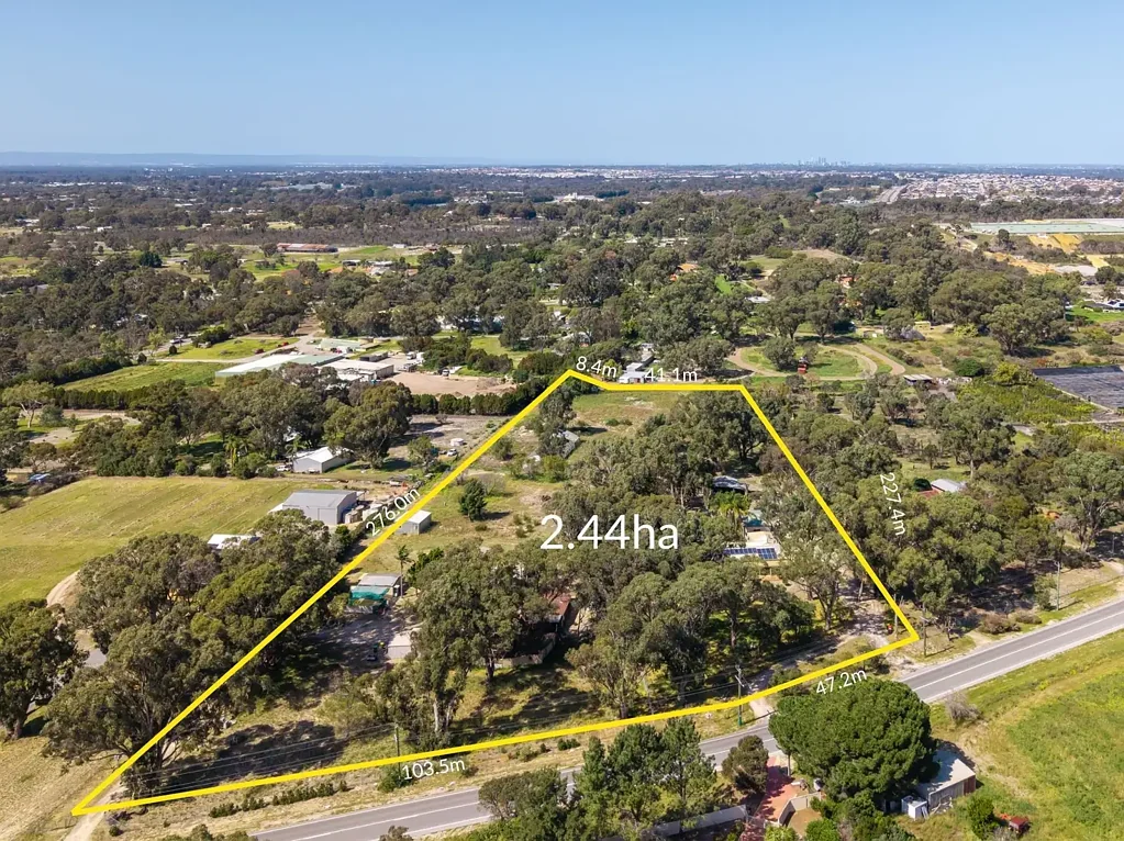 Wanneroo 8Kwarto RARE OPPORTUNITY TO LANDBANK WITH TWO RENTAL INCOME STREAMS