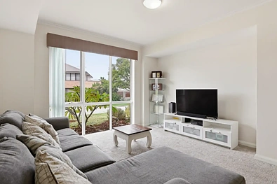 Meadow Springs 3कमरा GOLF COURSE OUTLOOK & THREE SEPARATE LIVING ZONES