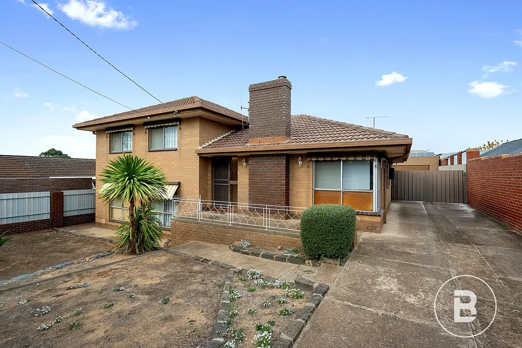Eaglehawk 3ห้องนอน SPACIOUS TRI-LEVEL BRICK HOME IN PEACEFUL EAGLEHAWK