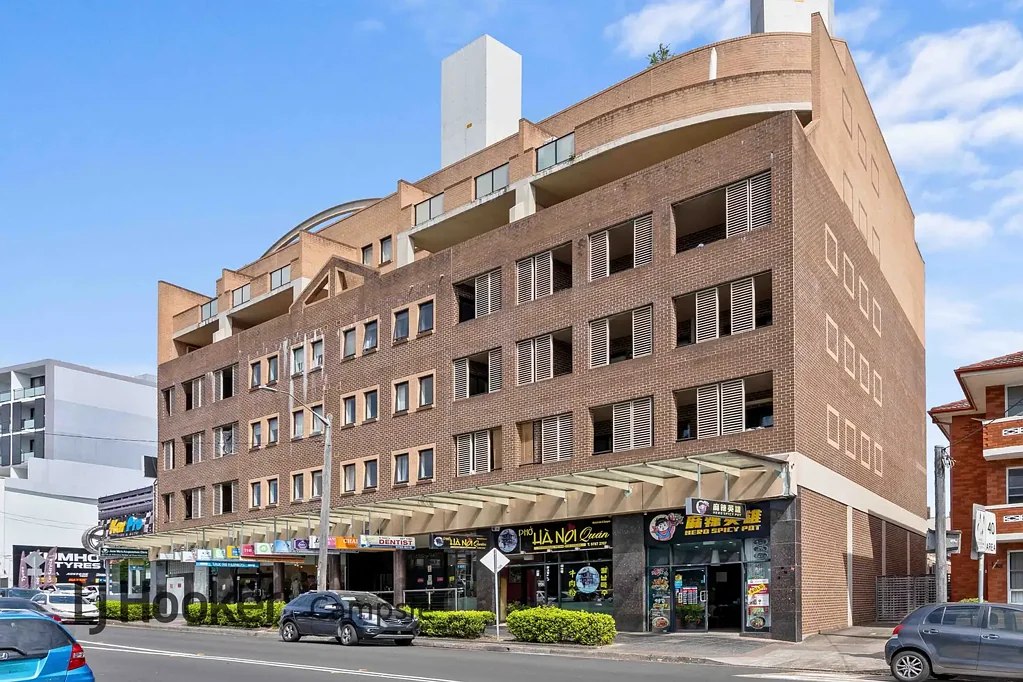 Campsie 3Moenga Refreshed Three-Bedroom Apartment, Panoramic City & Park Views, all Amenities at your Door!