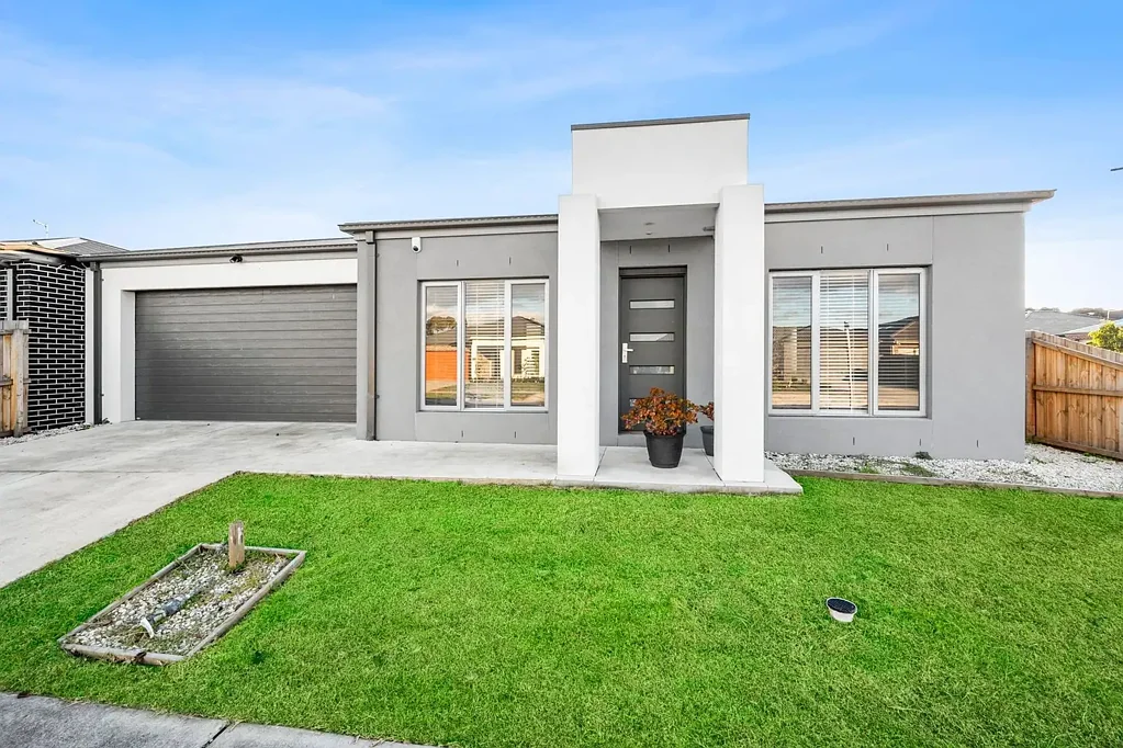 Modern & Low Maintenance Living