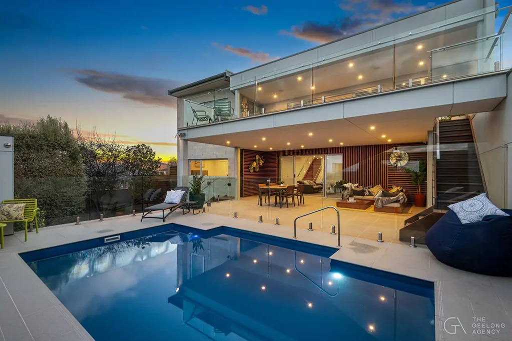 Wandana Heights 6房  Elevated Luxury Living with Panoramic Views Soaring Across Geelong
