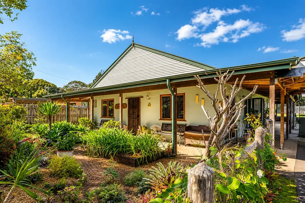 Mapleton 4 Bedroom Charming 4-Bedroom Character Home in the Heart of Mapleton