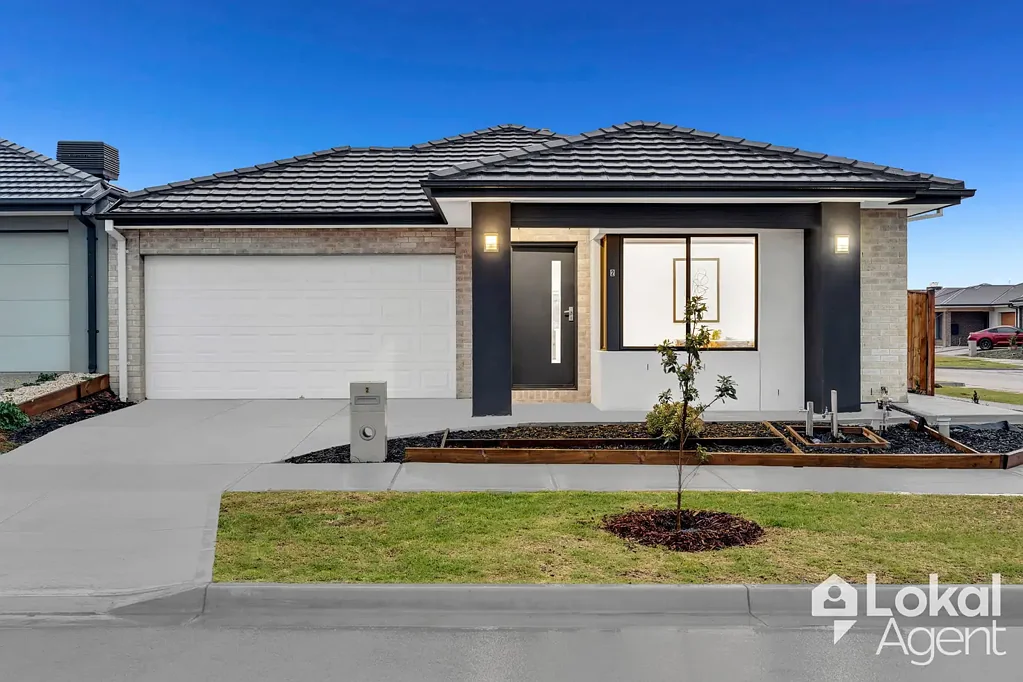 Contemporary Family Living & Smart Investment!