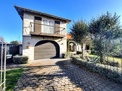 Three bedroom Home With Park Views
