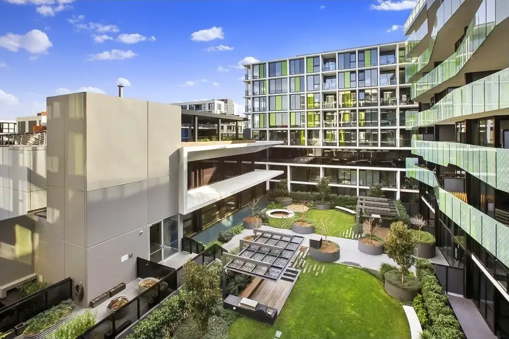 Abbotsford 2 Slaapkamer Stylish Riverside Living with Space, Comfort & Convenience
