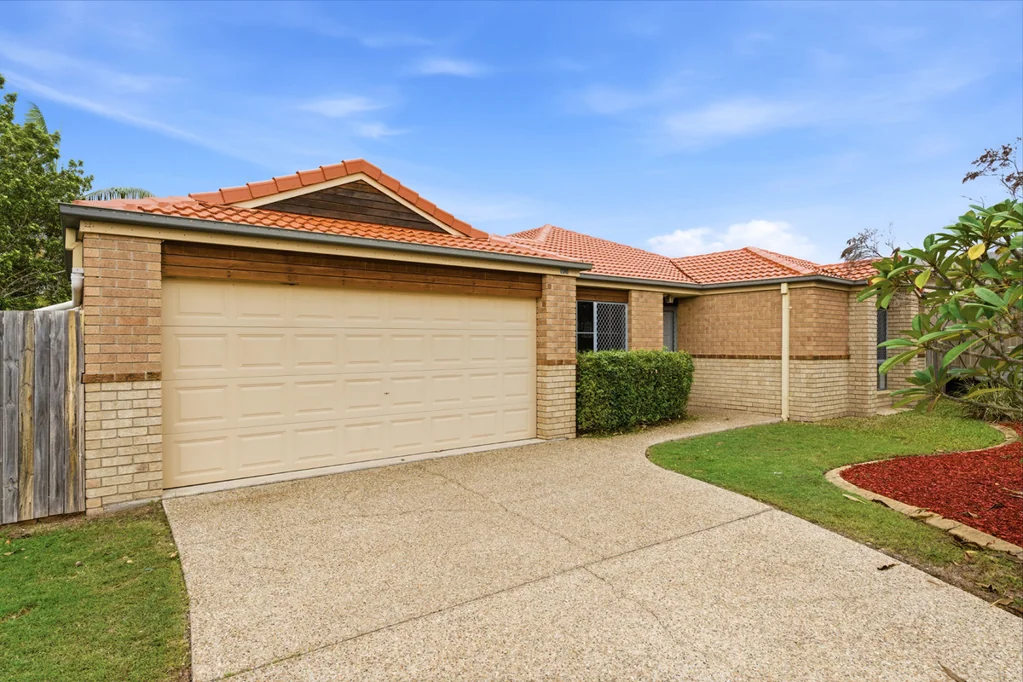 Parkinson 4 Bedroom STYLISHLY UPGRADED HOME OFFERING EFFORTLESS MOVE-IN LIVING