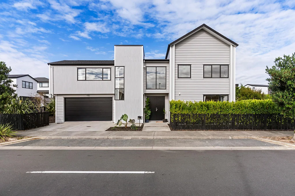 Hobsonville 5房  Best Street. Big Home. Large Garden.