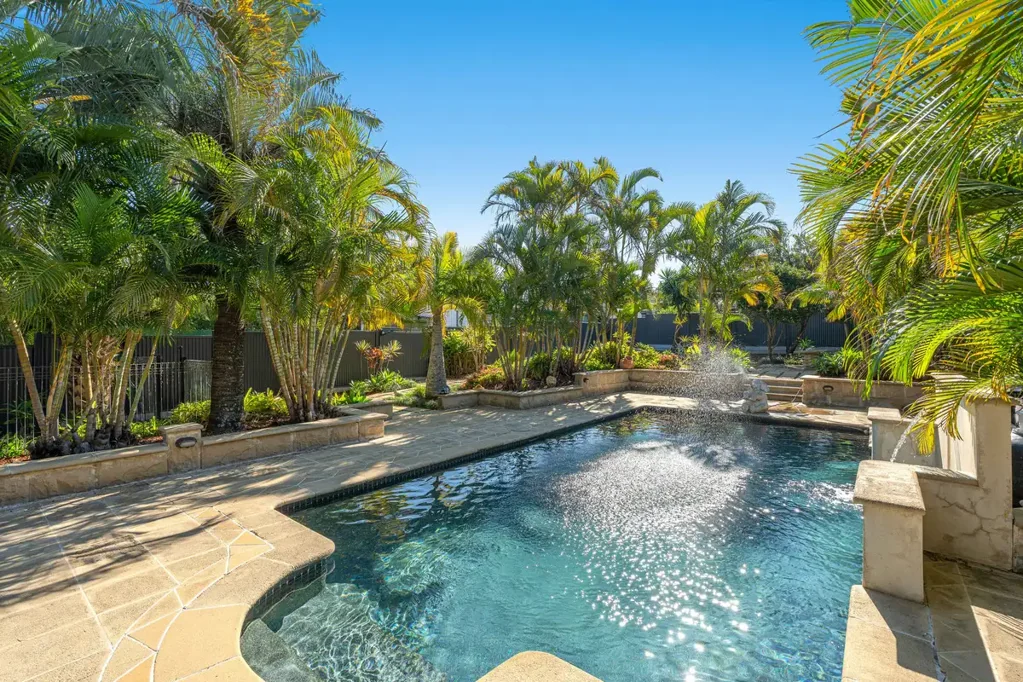 Wynnum 6Kwarto Tropical Dual-Living Retreat Moments from the Water