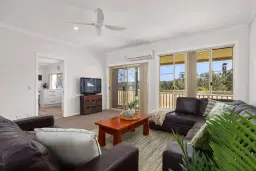 11 Idlewoods Crescent, Rainbow Flat